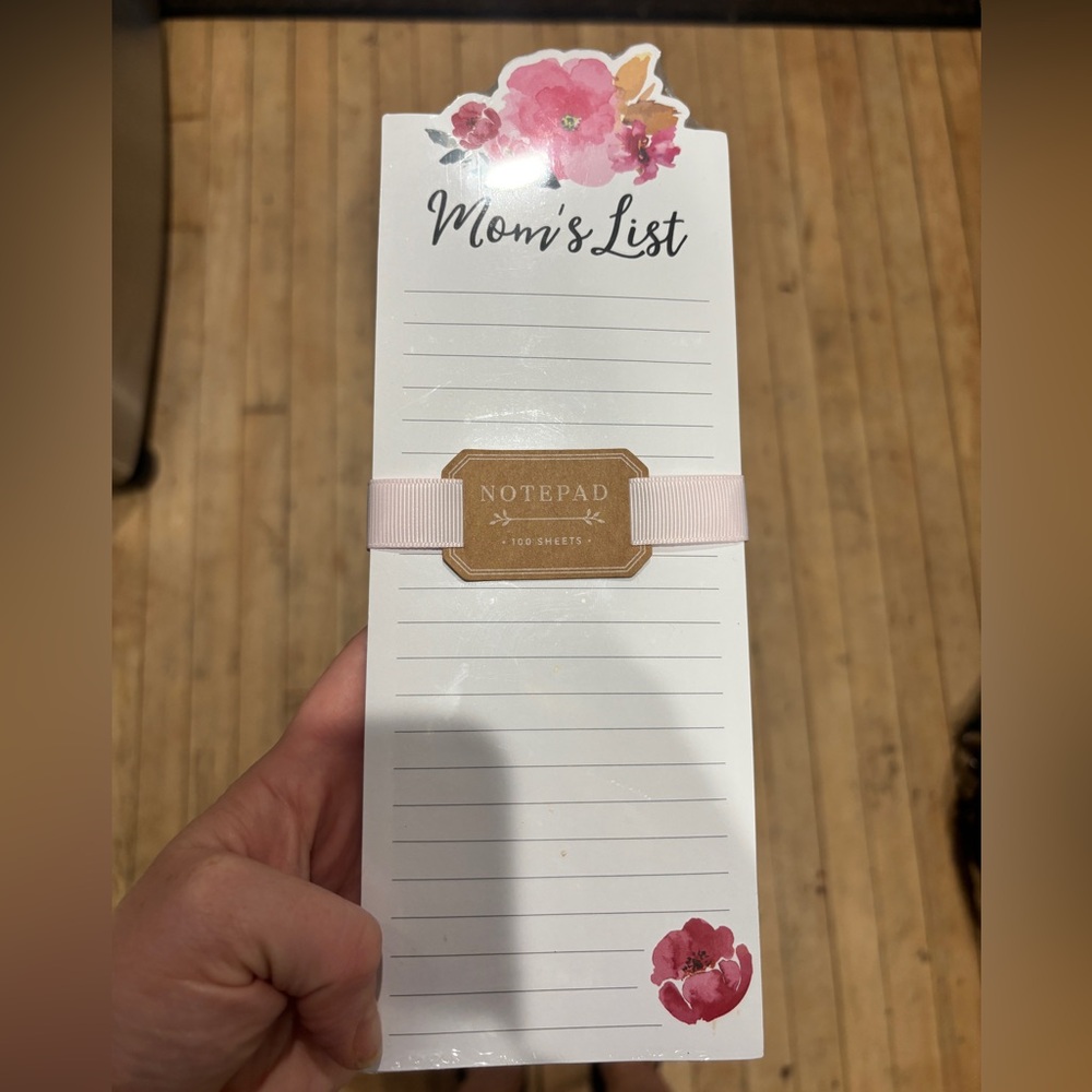 NWT Magnetic Notepad “Mom’s List”